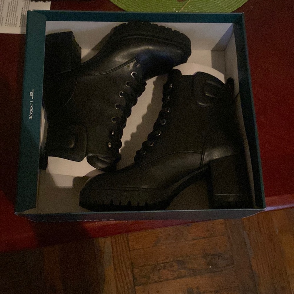 AEROSOLES ESEN COMBAT BOOT